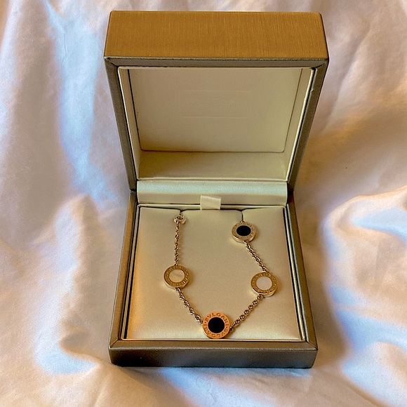 Bvlgari Bulgari 18K Rose Gold Bracelet with Mother of Pearl and Onyx elements - Picture 7 of 8